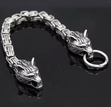Load image into Gallery viewer, King&#39;s chain wolf head bracelet
