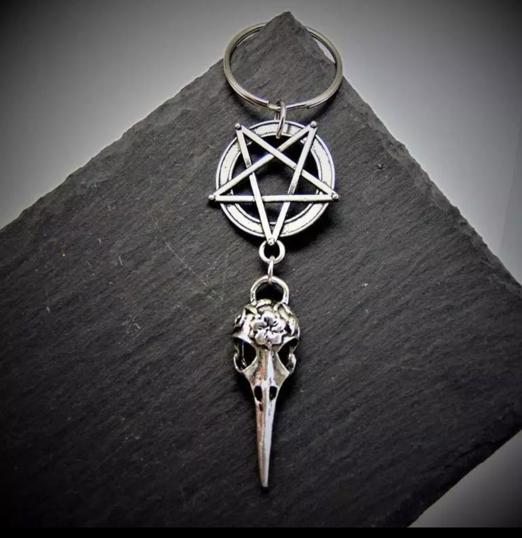 Pentagram with bird skull keychain