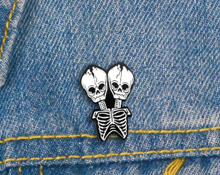 Skull twins pin